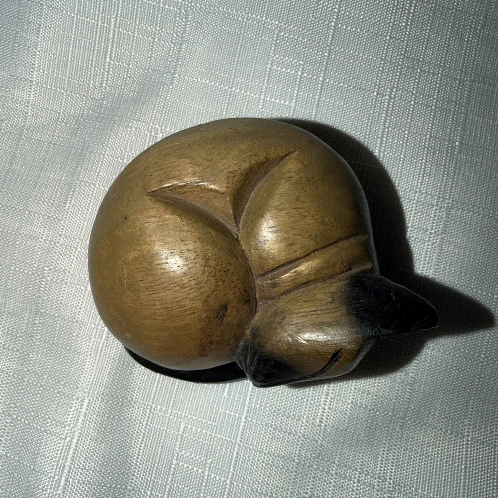 Mandalay Box Co Sleeping Siamese Cat Hand Carved Wood Paperweight Curled Up